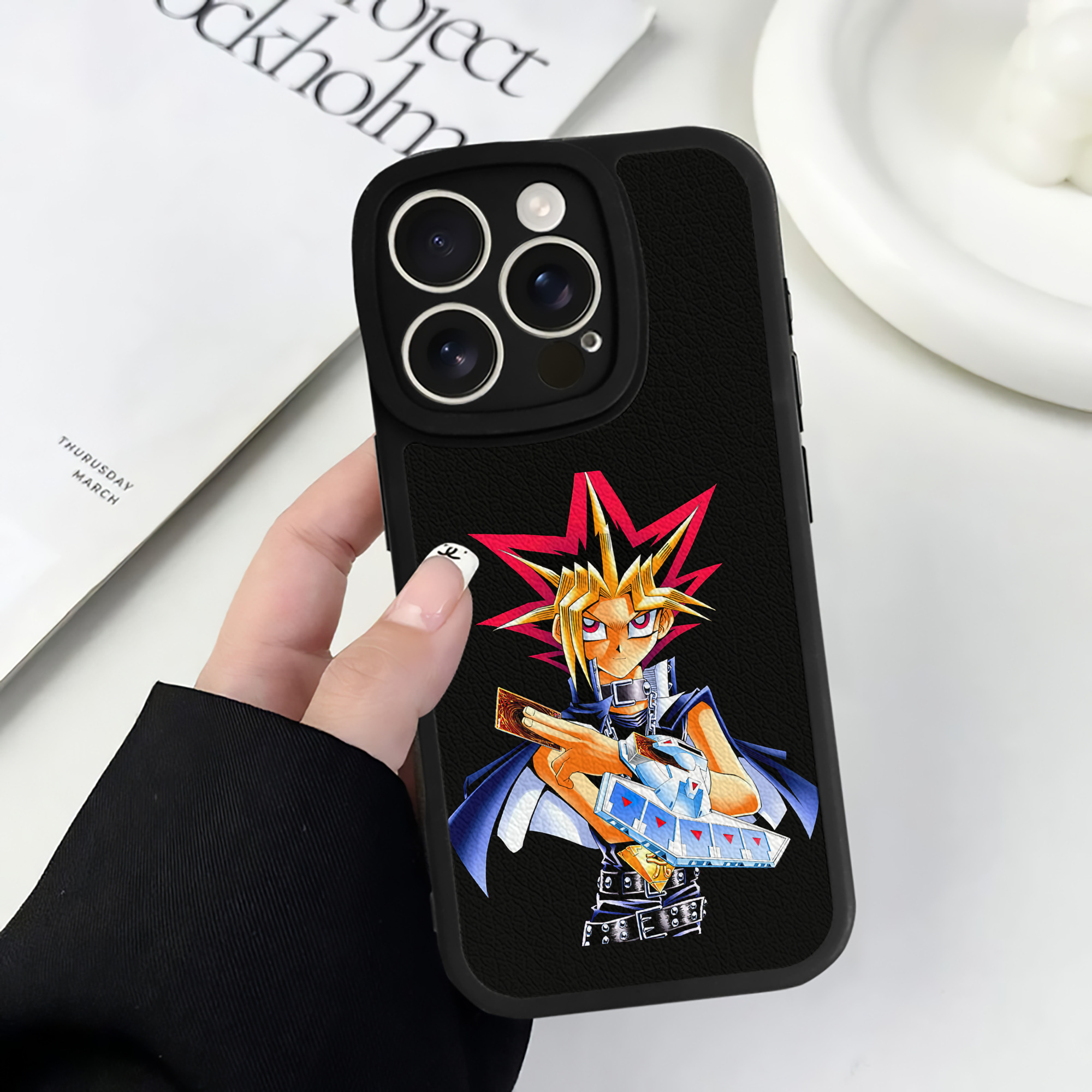 遊☆戯☆王 Yu-Gi-Oh! 【iPhone 16シリーズ対応】シリコンスマホケース（レザー調） 材質：シリコン